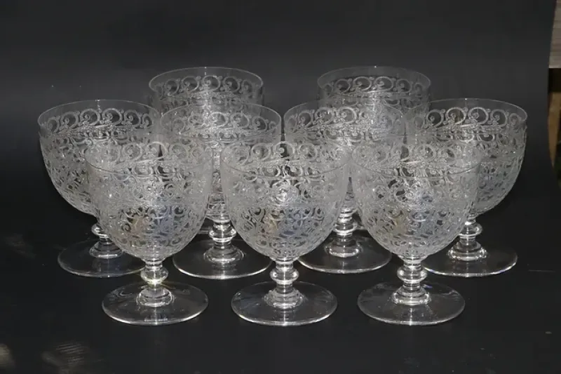 Antiquaire brocanteur à Versailles pour estimation et rachat cristallerie / services de verres en cristal