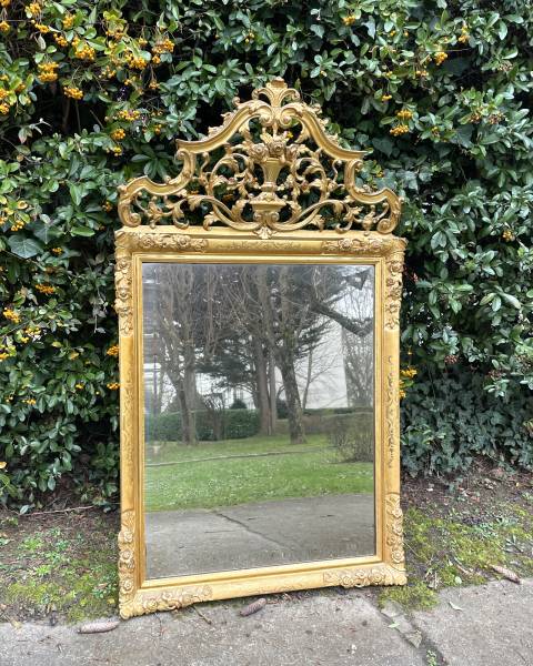 Miroir à fronton en bois doré de Style Louis XVI